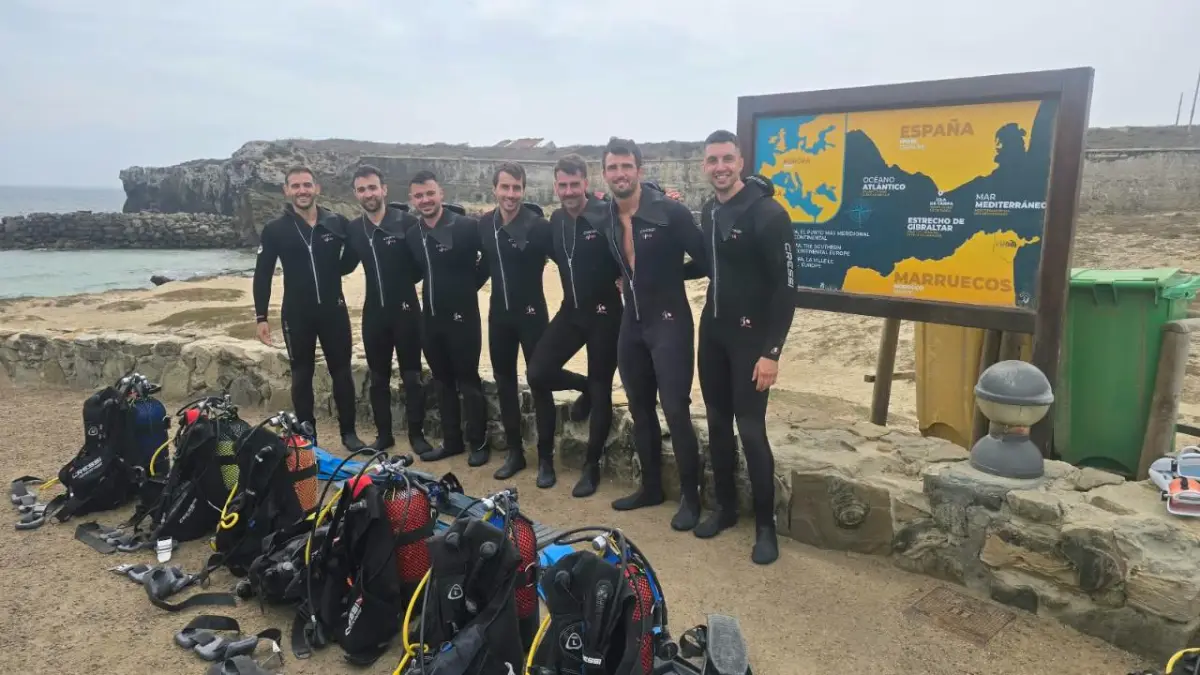 Grupo de buceadores de Buddha Divers en Tarifa